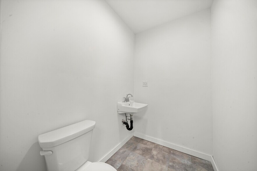 More Photos Of 318 Hazard Ave, Enfield Auto Repair For Sale