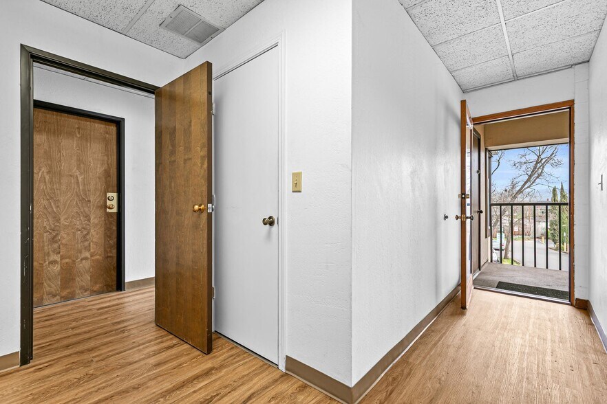 More Photos Of 116 Lithia Way, Ashland General Retail For Sale