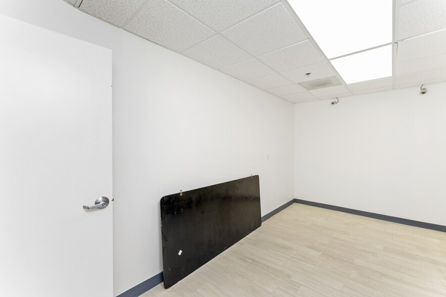 More Photos Of 14325 Willard Rd, Chantilly Office For Lease