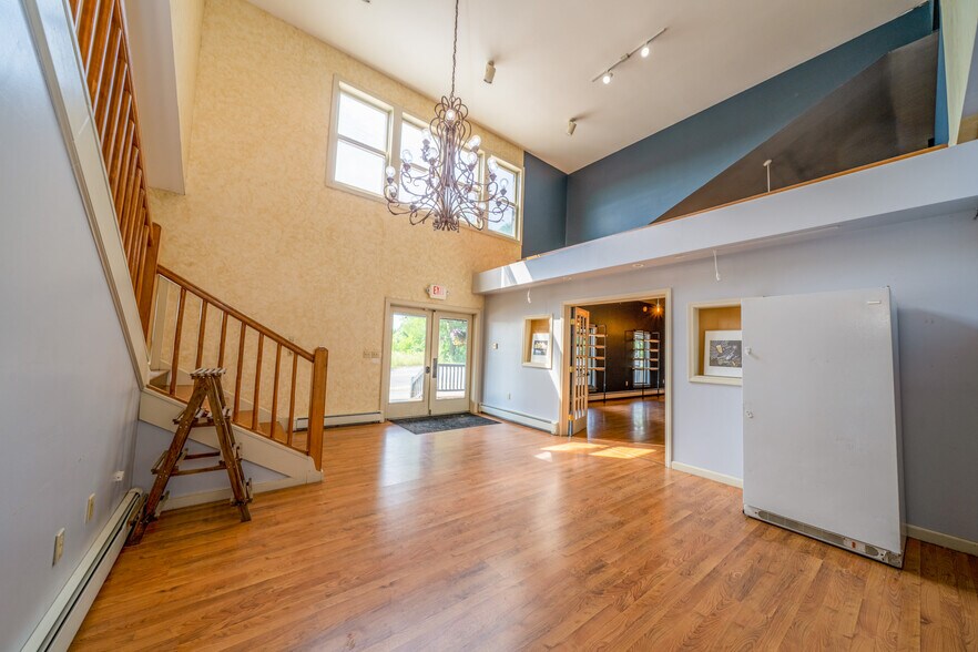 More Photos Of 279 S Main St, Winterport Winery Vineyard For Sale