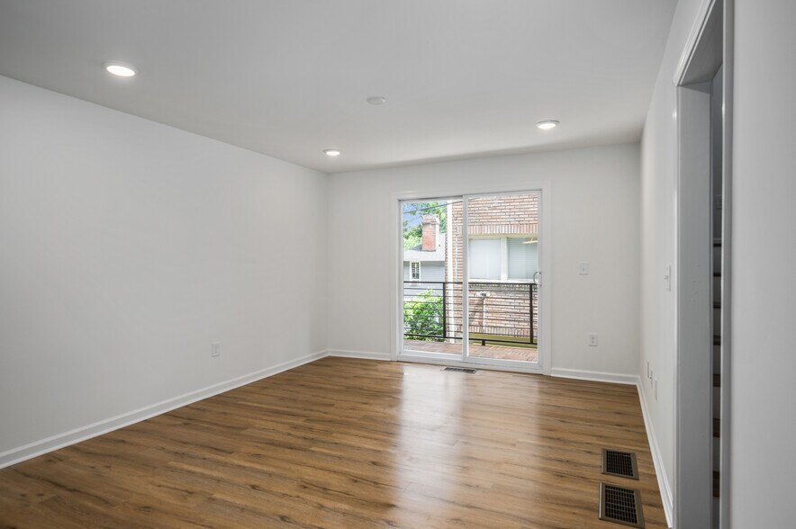 More Photos Of 704 Durant Pl NE, Atlanta Apartments For Sale