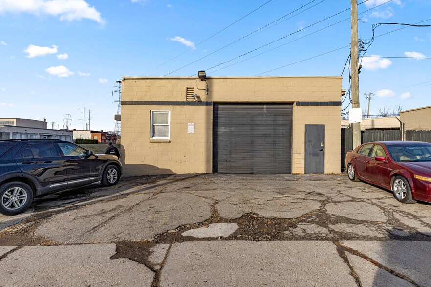 More Photos Of 5420 Oakman Blvd, Dearborn Warehouse For Sale