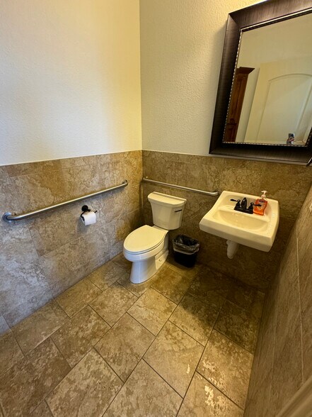More Photos Of 2271 E Continental Blvd, Southlake Medical For Lease