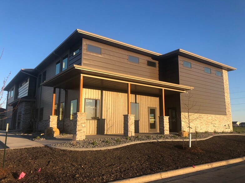 More Photos Of 3253 42nd St S, Fargo Office For Lease