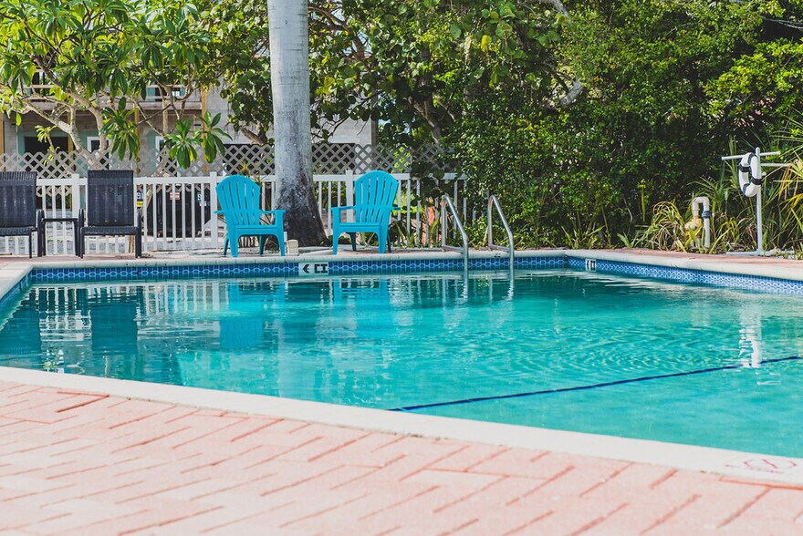 More Photos Of 808 N Bay Blvd, Anna Maria Hotel For Sale