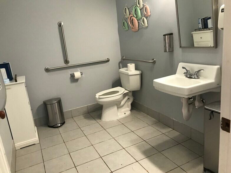 More Photos Of 153 Main St, Roslyn Medical For Lease