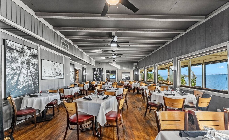More Photos Of 4845 Dixie Hwy NE, Palm Bay Restaurant For Sale