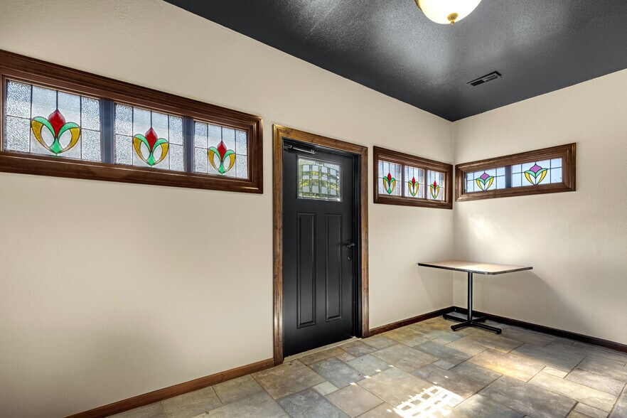 More Photos Of 2079 State Road Y, Linn Creek Restaurant For Sale