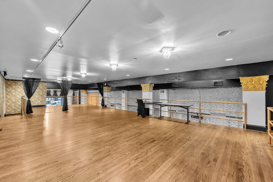 More Photos Of 518 N Charles St, Baltimore Storefront Retail Office For Lease