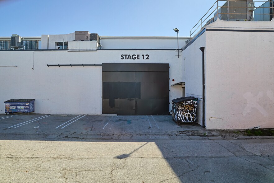 More Photos Of 1041 N Mansfield Ave, Los Angeles Light Distribution For Lease
