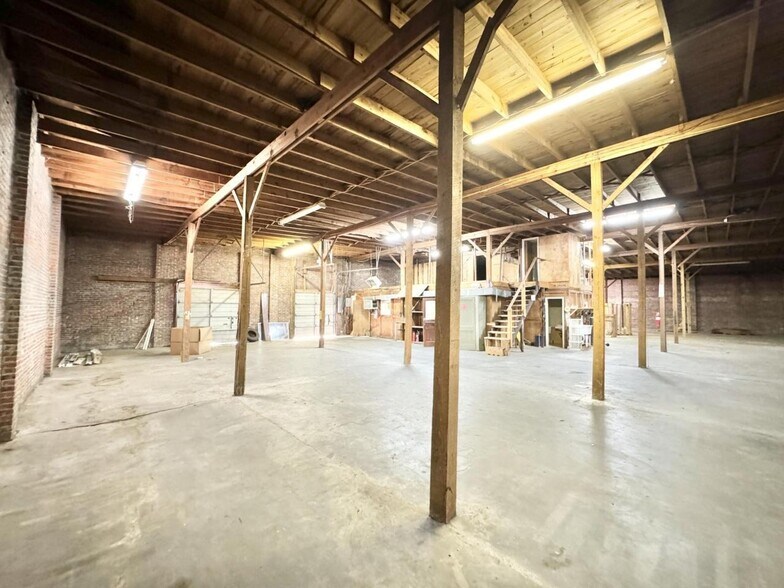 More Photos Of 803 9th St S, Columbus Warehouse For Lease