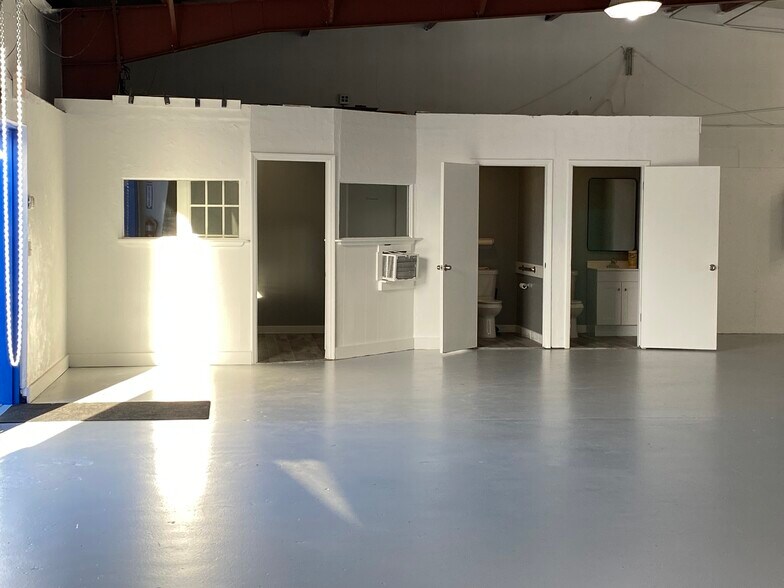 More Photos Of 2310 Dobbs Rd, Saint Augustine Warehouse For Lease
