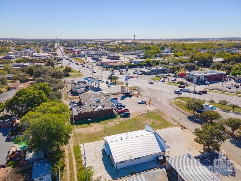 More Photos Of 210 Rosewood Dr, Universal City Freestanding For Sale