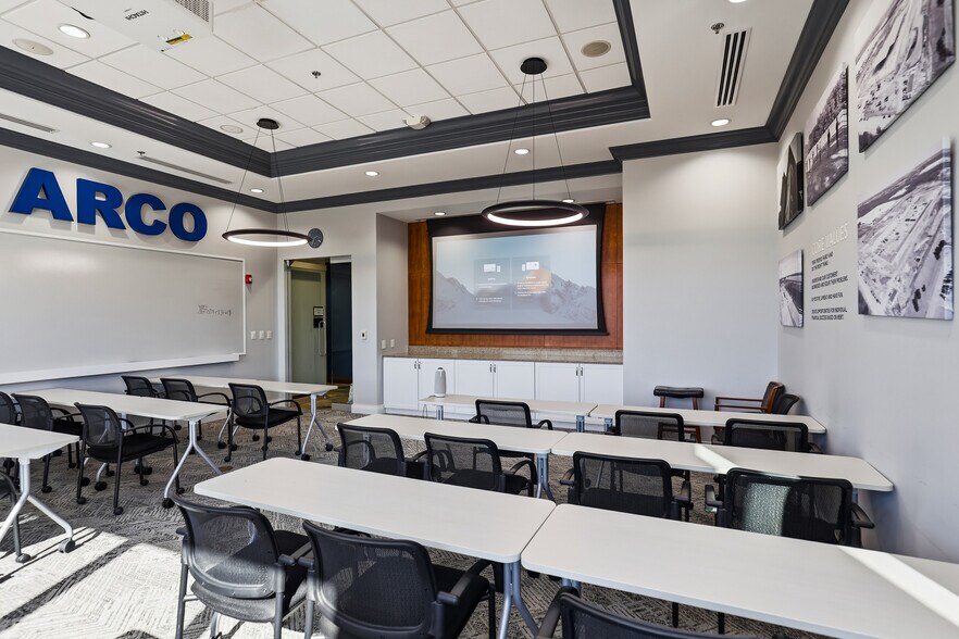More Photos Of 900 N Rock Hill Rd, Saint Louis Office For Sale