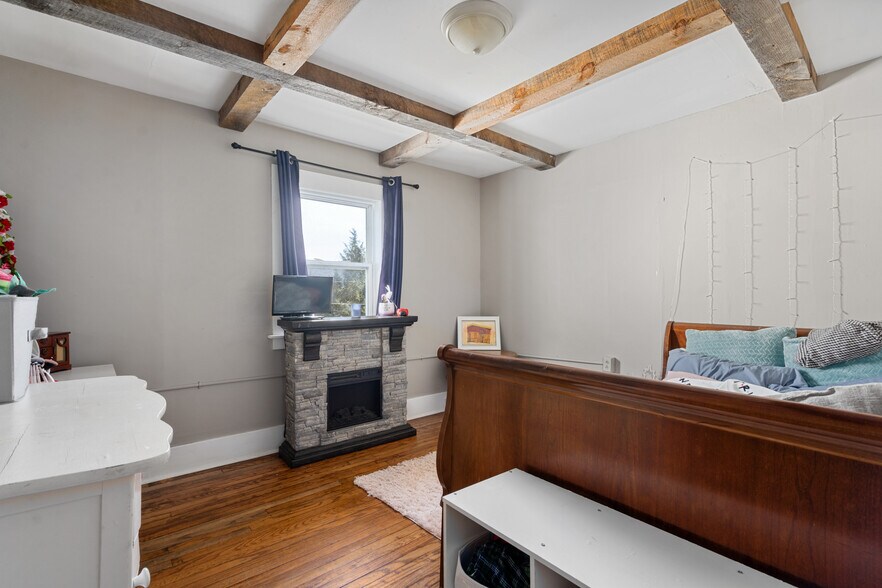 More Photos Of 13 Park Ave, Hadley Restaurant For Sale