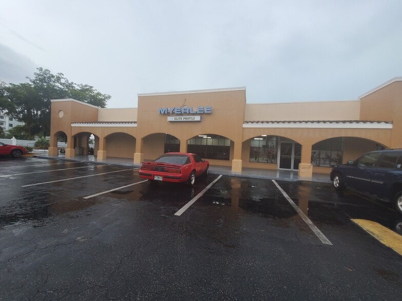 More Photos Of 7050 Winkler Rd, Fort Myers Restaurant For Lease