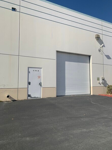 More Photos Of 18 TV 5 Dr, Henderson Warehouse For Sale