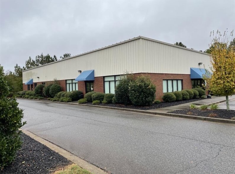 More Photos Of 615 McGee Rd, Anderson Showroom For Lease