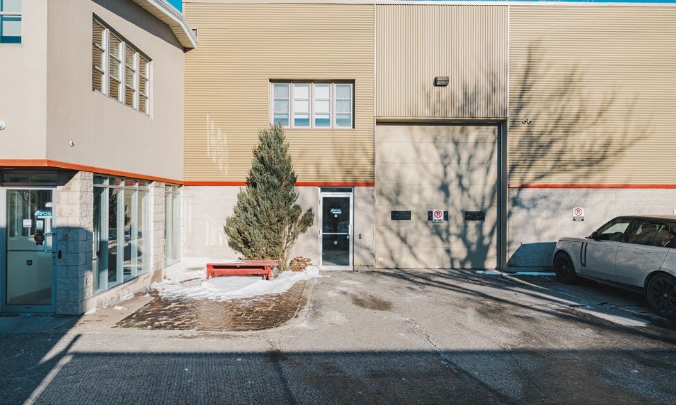 More Photos Of 1620-1626 Boul Saint-Elzéar O, Laval Warehouse For Sale