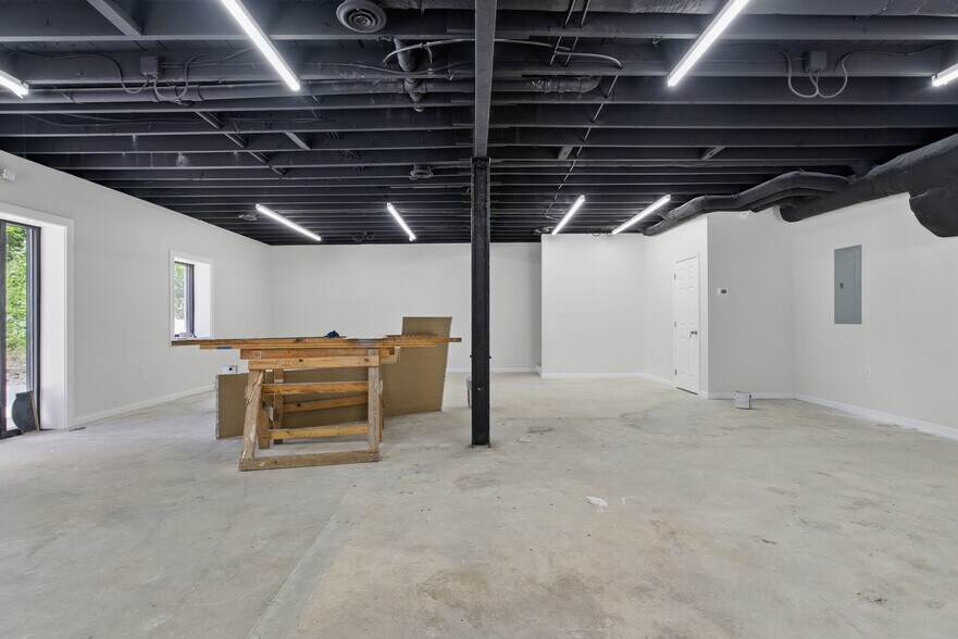 More Photos Of 700 Chickamauga Ave, Rossville Loft Creative Space For Lease