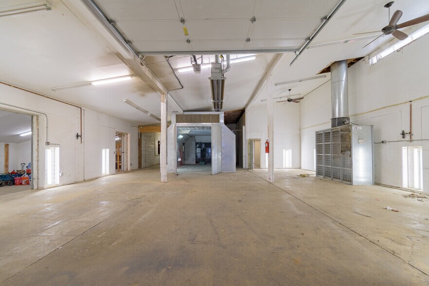 More Photos Of 2150 Cross St, Eugene Service For Lease