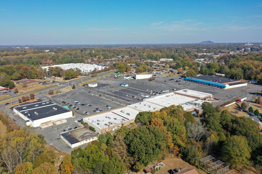 More Photos Of 2500 W Franklin Blvd, Gastonia Unknown For Lease