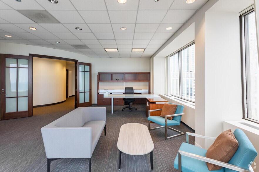 More Photos Of 875 N Michigan Ave, Chicago Coworking Space