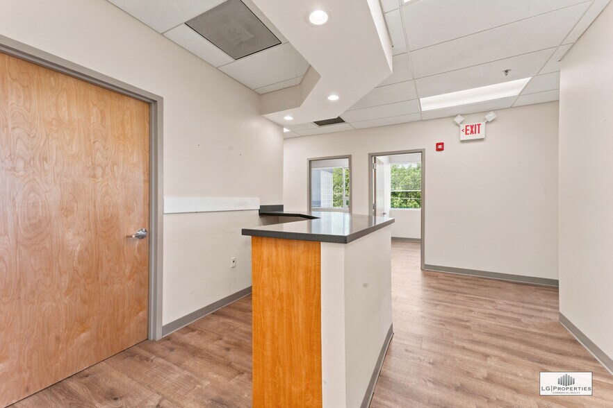 More Photos Of 456 Chestnut St, Lakewood Office For Lease