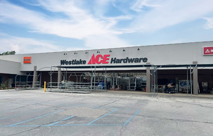 More Photos Of 500-700 W Jackson St, Mexico Storefront For Lease