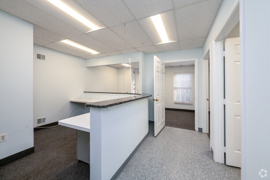 More Photos Of 5602-5654 Shields Dr, Bethesda Medical For Lease