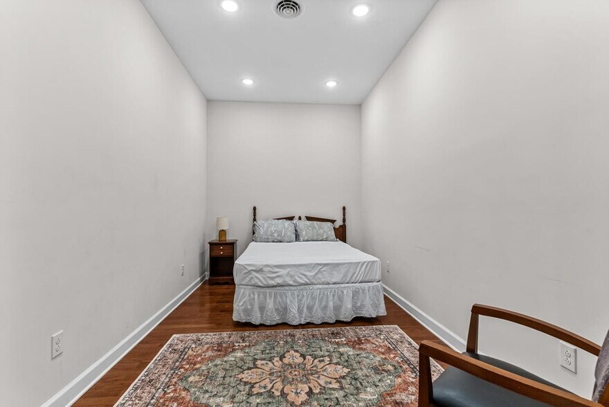 More Photos Of 471-472 W Main St, Fries Medical For Sale