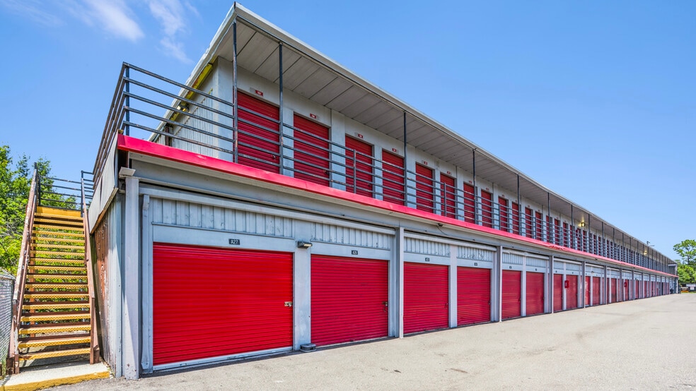 More Photos Of 5904 Johns Rd, Tampa Self Storage For Sale