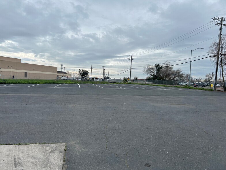 More Photos Of 7563 Reese Rd, Sacramento Warehouse For Lease
