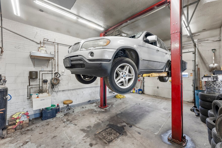 More Photos Of 4201 E Lake St, Minneapolis Auto Dealership For Sale