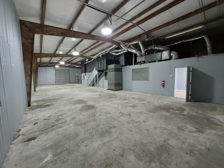 More Photos Of 313 S 16th St, La Porte Warehouse For Lease