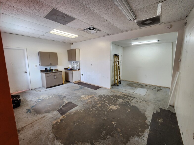 More Photos Of 17910 41 Hwy N, Lutz Industrial For Lease