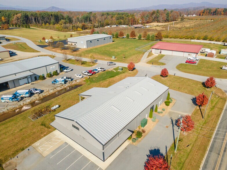 More Photos Of 25 Reeds Way, Flat Rock Warehouse For Lease
