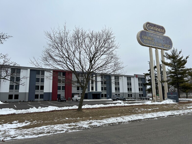 Primary Photo Of 1100 Mediterranean Ave, Columbus Hotel For Sale