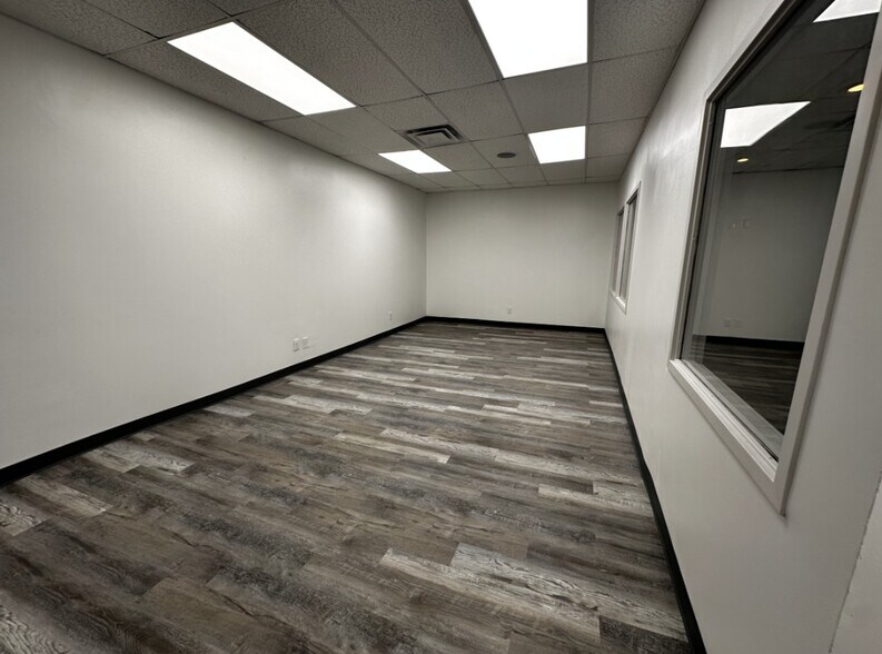 More Photos Of 1533-1555 Prudential Dr, Dallas Showroom For Lease