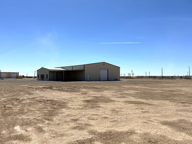 More Photos Of 1389 Oil Mil Rd, Pecos Warehouse For Lease