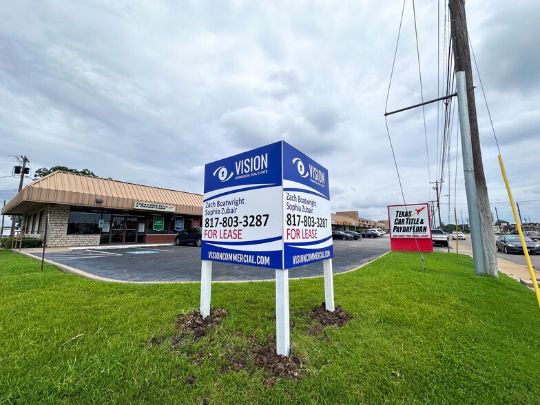More Photos Of 2218-2222 S Bowen Rd, Arlington Unknown For Lease