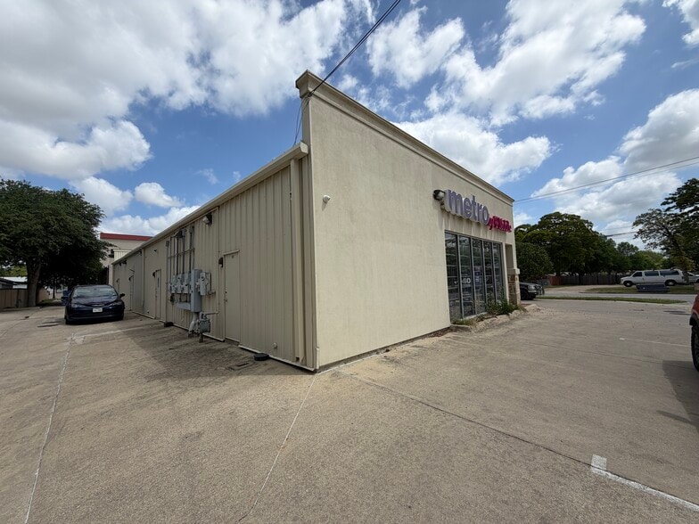 More Photos Of 901-911 N Sylvania Ave, Fort Worth Freestanding For Sale