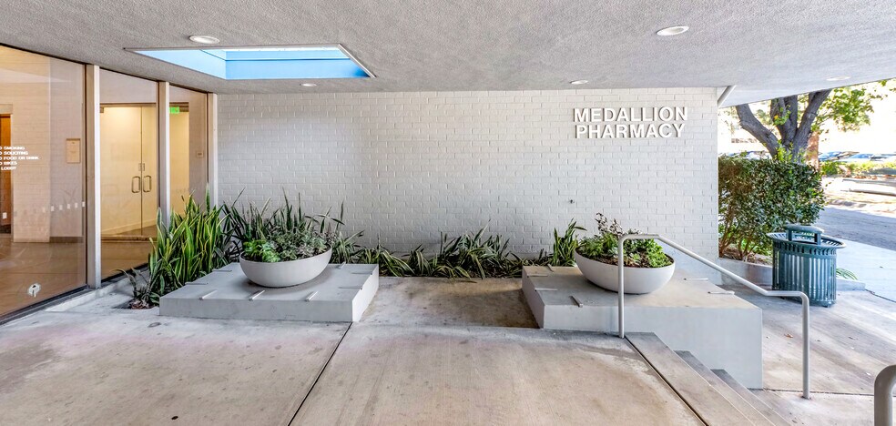 More Photos Of 23101 Sherman Pl, Canoga Park Medical For Lease