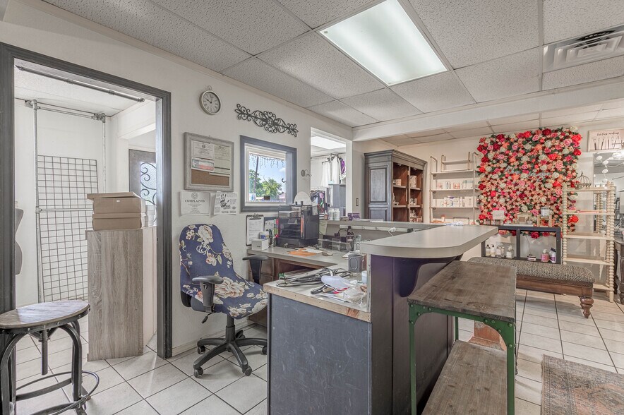 More Photos Of 131 Commerce st, Lovelady General Retail For Sale