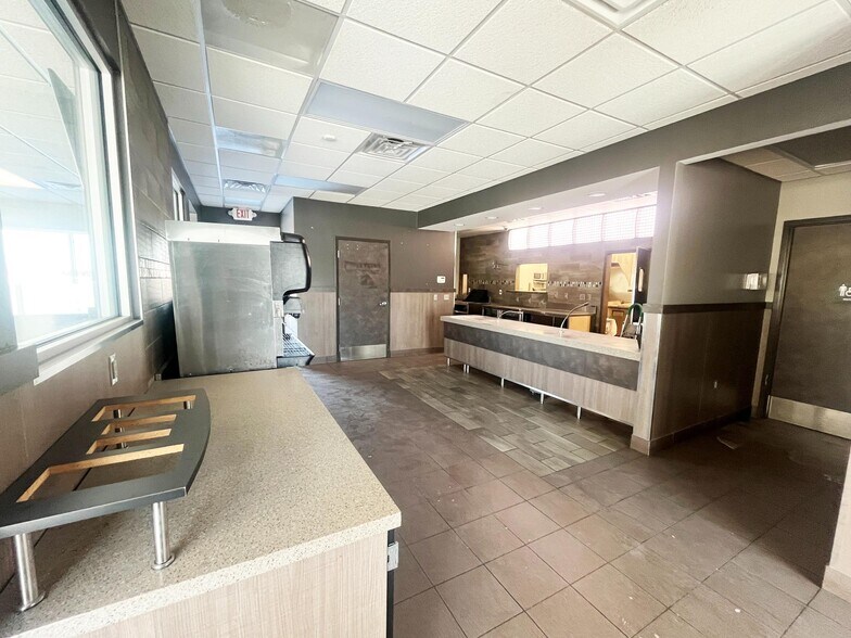 More Photos Of 527 E Highway 20, Valentine Fast Food For Sale