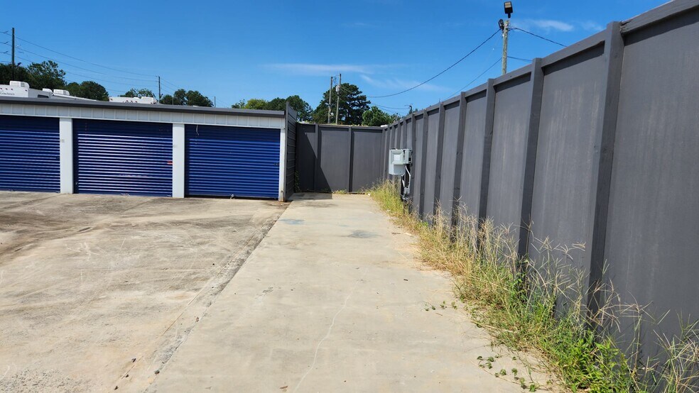 More Photos Of 2307 Watson Blvd, Warner Robins Self Storage For Sale