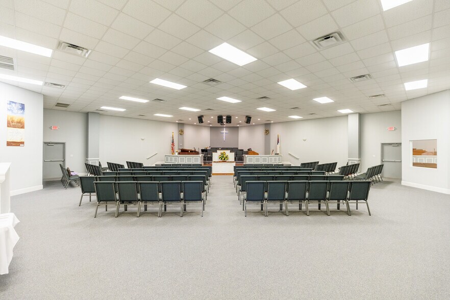 More Photos Of 37 E Main St, Lakeland Flex For Sale