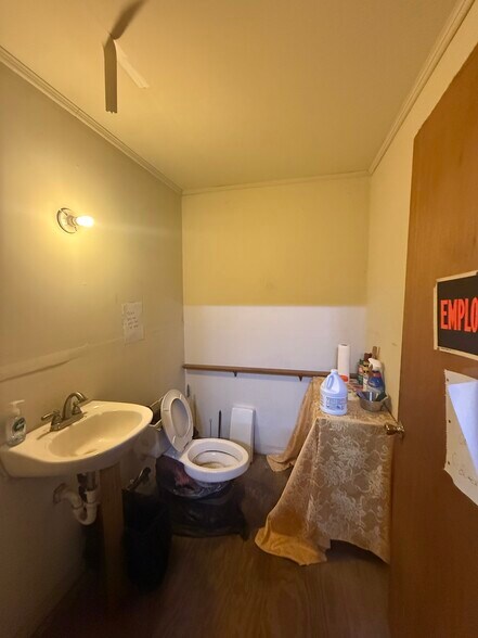 More Photos Of 6640 US Highway 70 W, La Grange Flex For Sale
