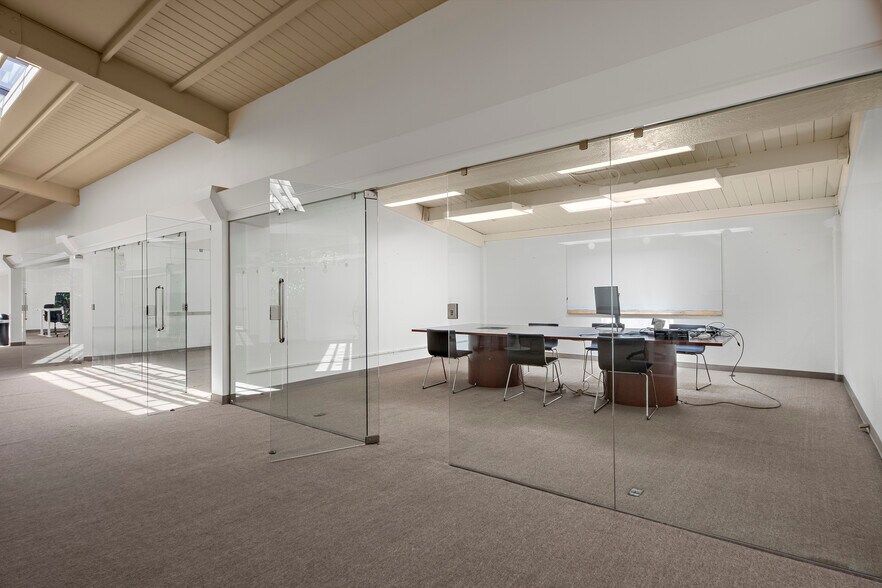 More Photos Of 580 College Ave, Palo Alto Office For Lease