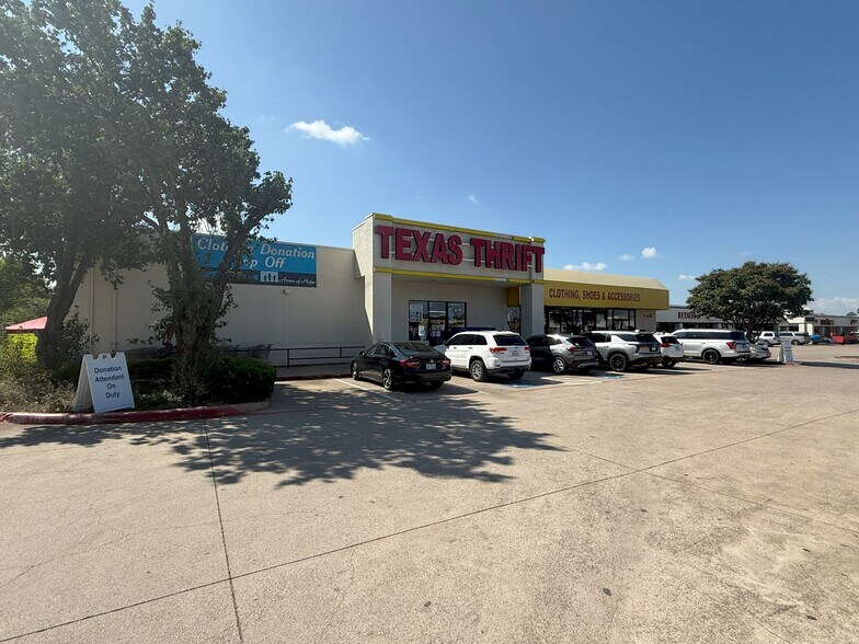 More Photos Of 1113 W Pipeline Rd, Hurst Unknown For Lease